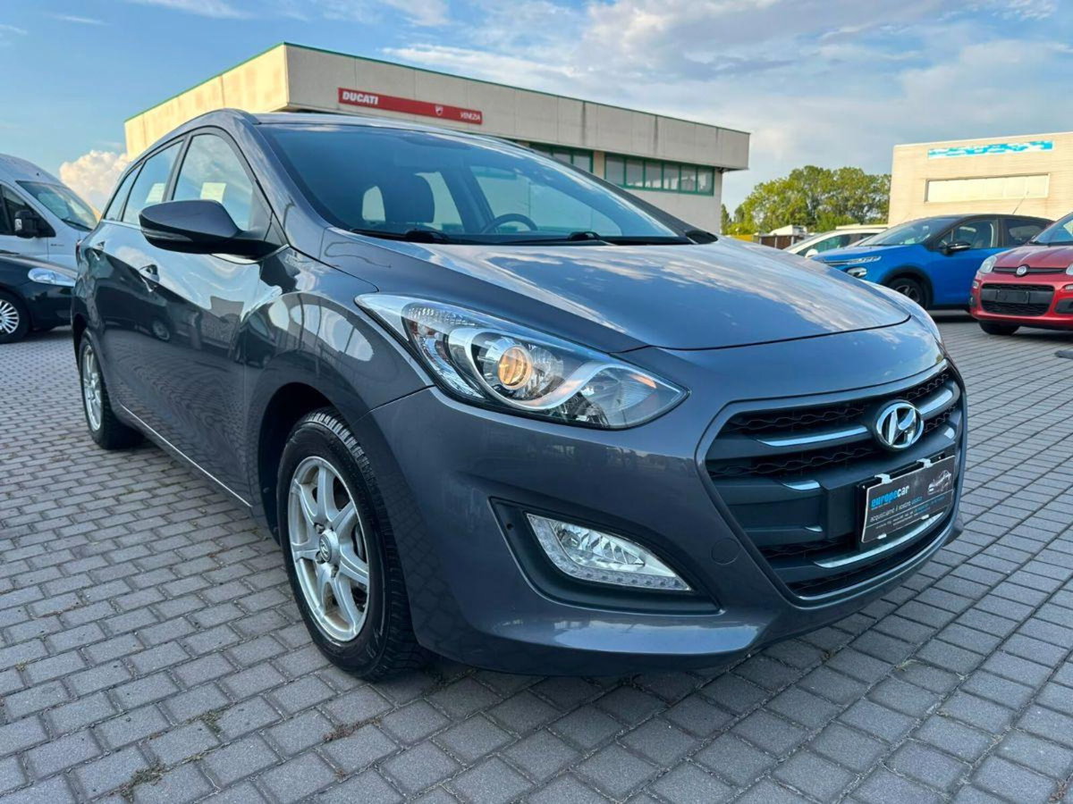 Hyundai i30 Station Wagon 1.4 CRDi Classic (2)