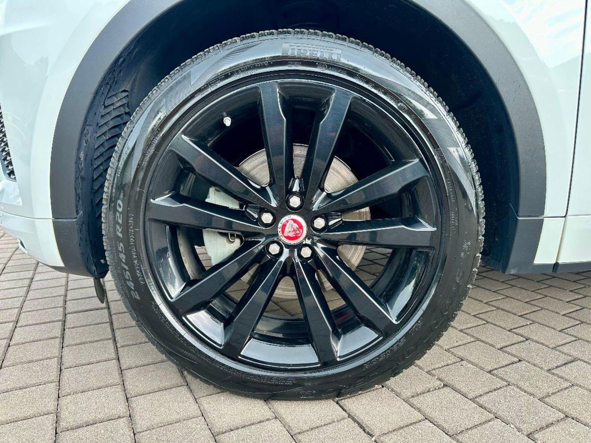 Jaguar E-Pace 2.0D 150 CV AWD aut. R-Dynamic HSE (11)