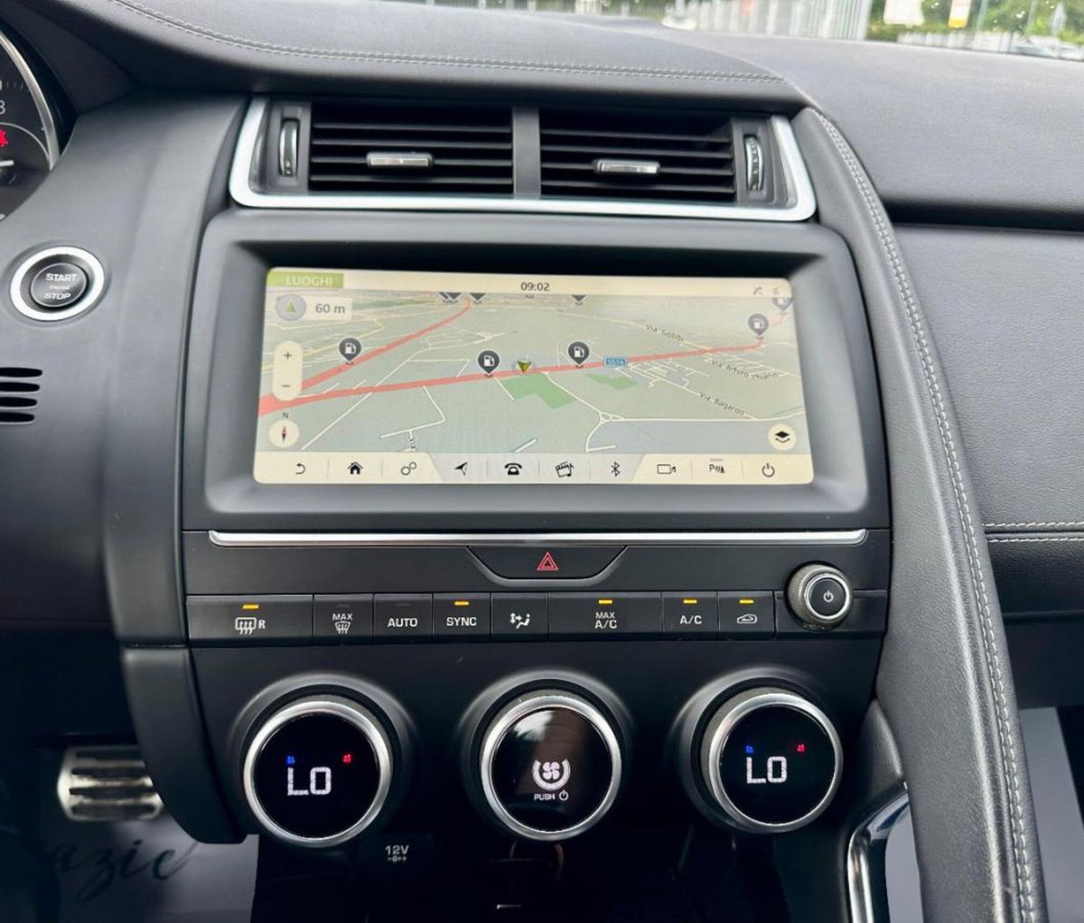 Jaguar E-Pace 2.0D 150 CV AWD aut. R-Dynamic HSE (14)