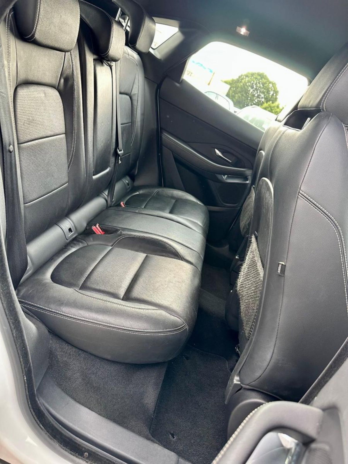 Jaguar E-Pace 2.0D 150 CV AWD aut. R-Dynamic HSE (19)