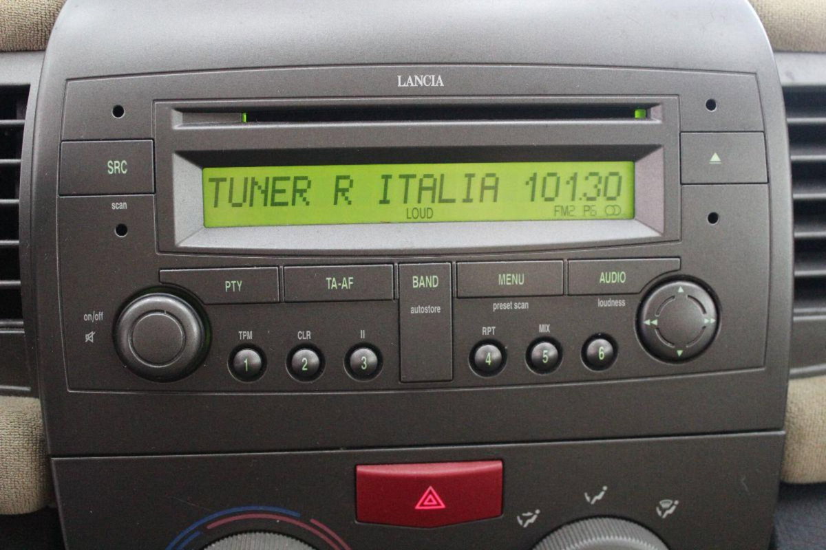 Lancia Ypsilon Argento (13)