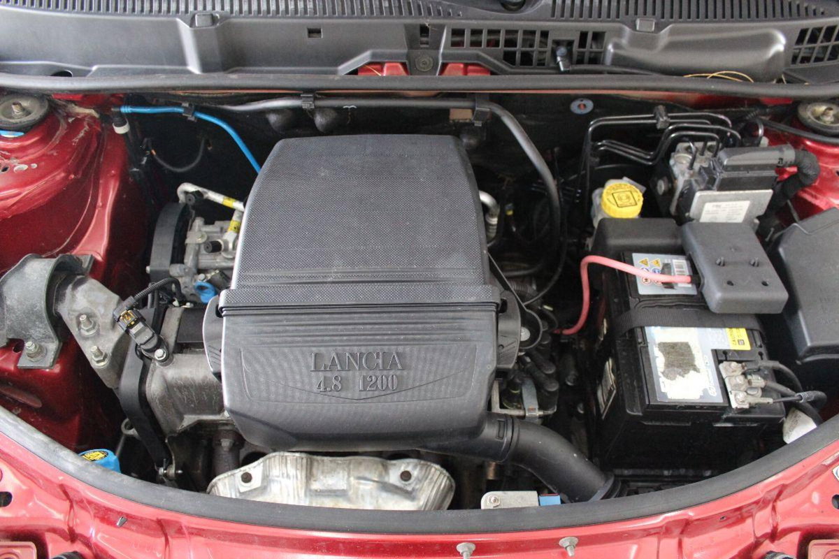 Lancia Ypsilon Argento (19)