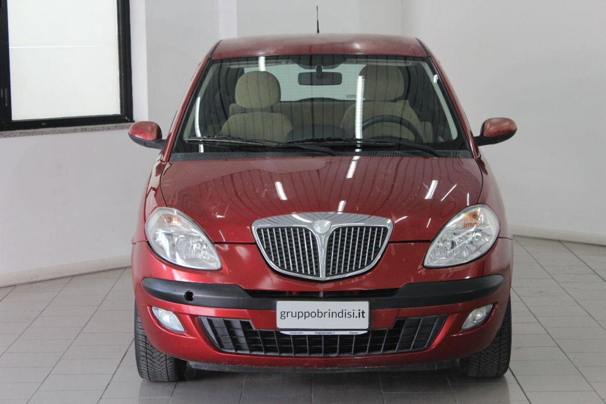 Lancia Ypsilon Argento (2)