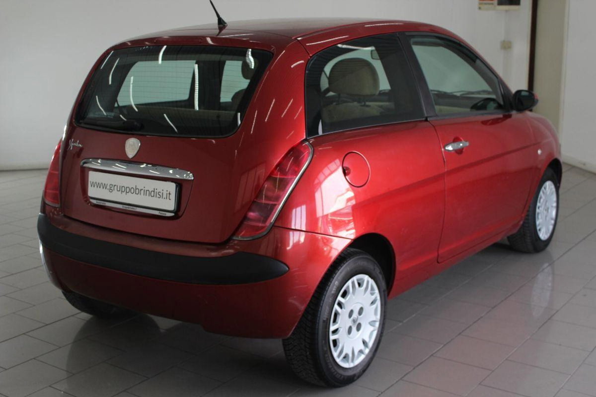 Lancia Ypsilon Argento (4)