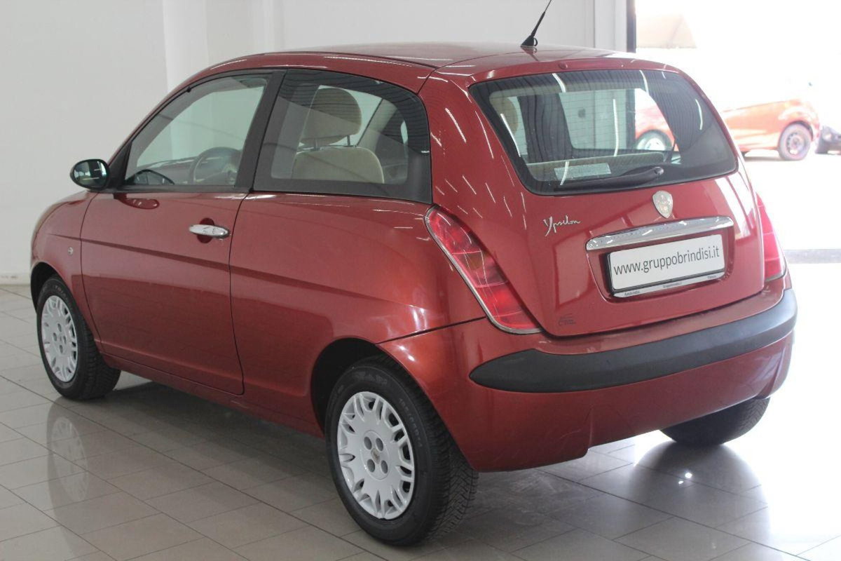 Lancia Ypsilon Argento (6)