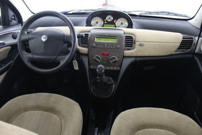 Lancia Ypsilon Argento (7)