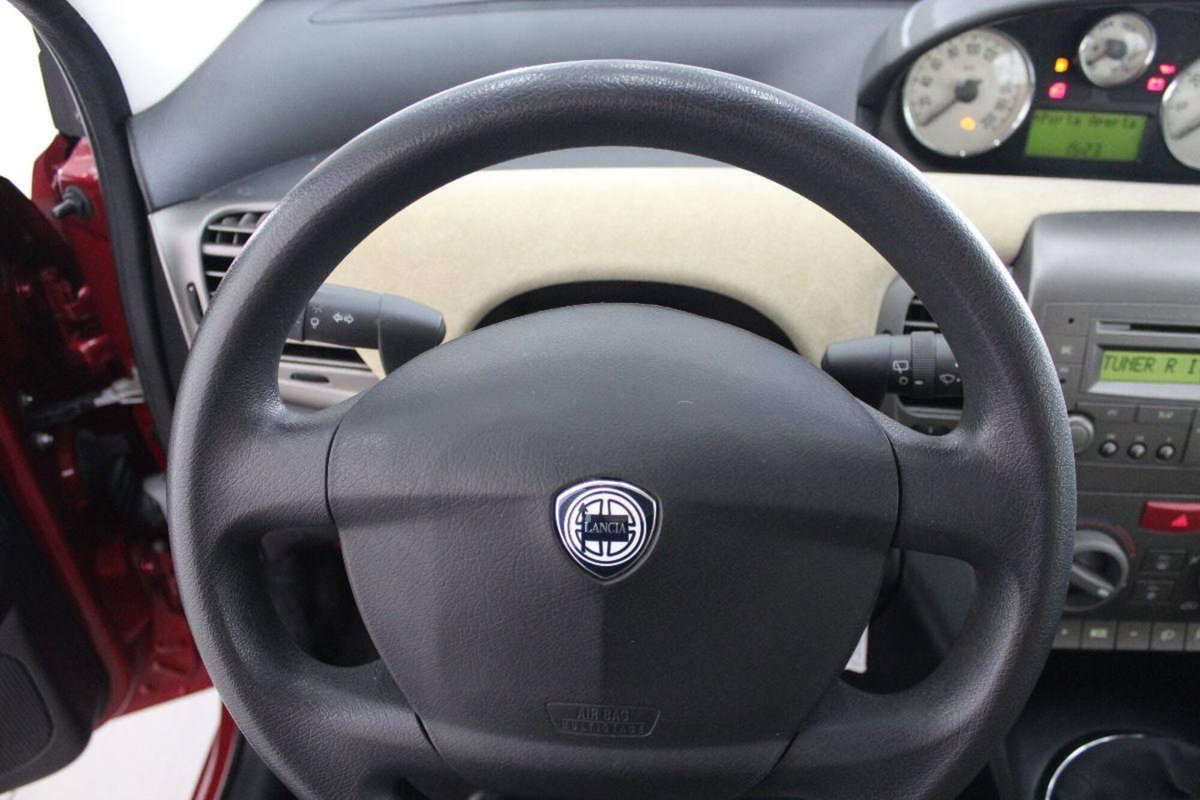 Lancia Ypsilon Argento (8)