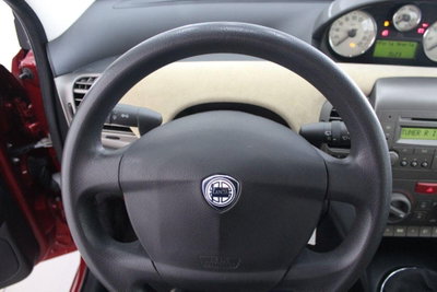 Lancia Ypsilon Argento (8)