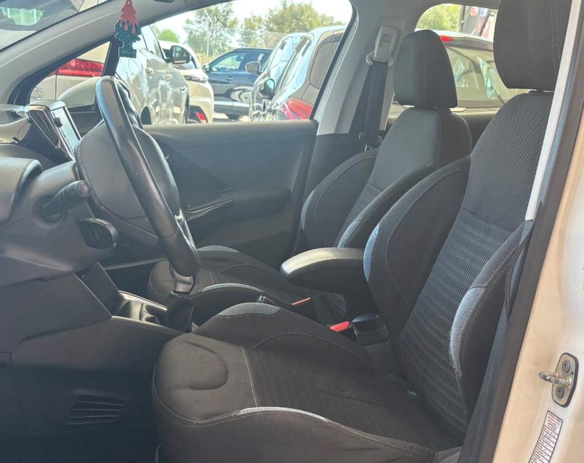 Peugeot 208 HDi 68 CV 5 porte Allure (9)