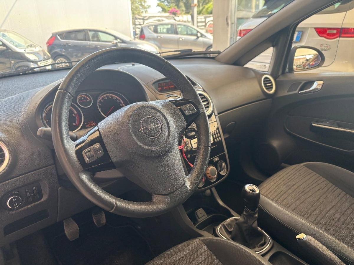 Opel Corsa 1.4 5 porte Black Edition (10)