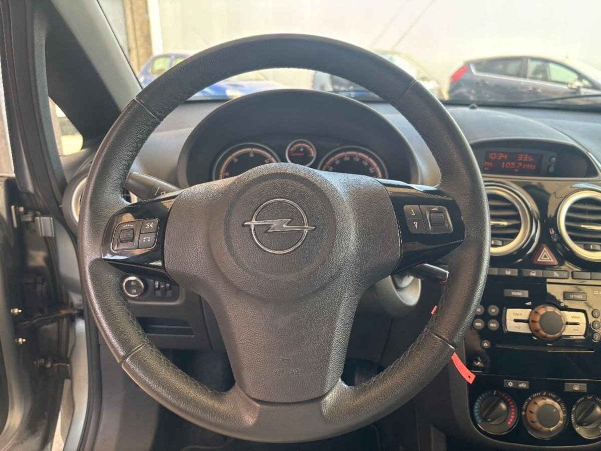 Opel Corsa 1.4 5 porte Black Edition (11)