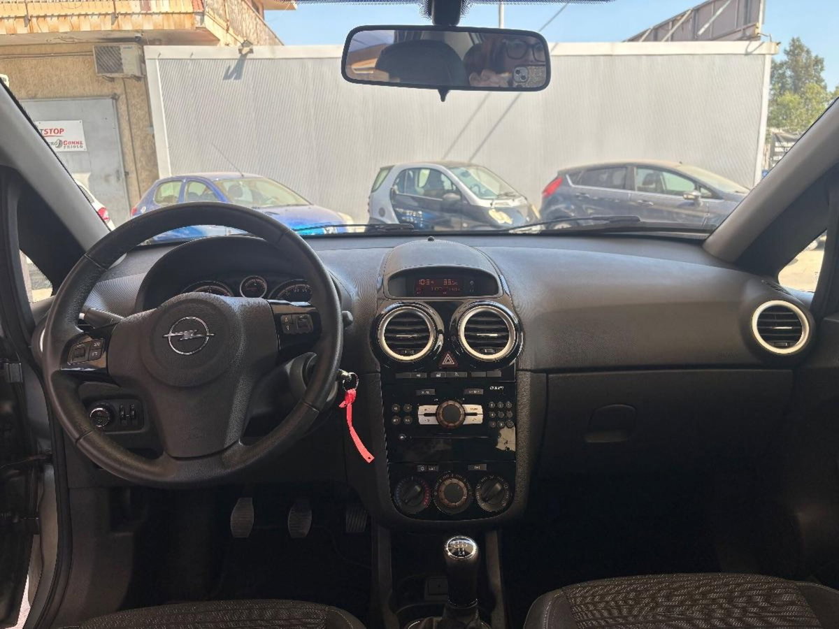 Opel Corsa 1.4 5 porte Black Edition (12)