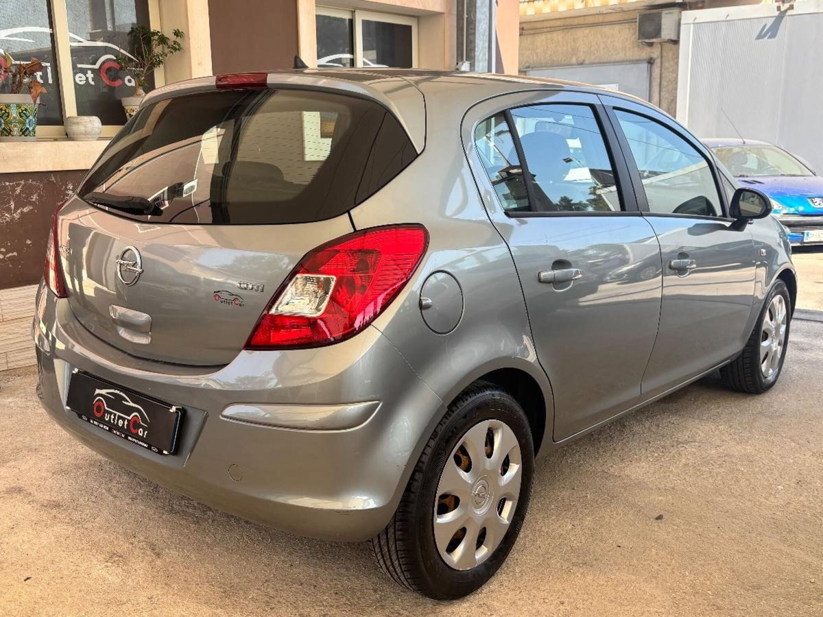 Opel Corsa 1.4 5 porte Black Edition (4)