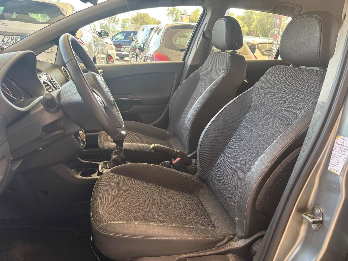 Opel Corsa 1.4 5 porte Black Edition (8)