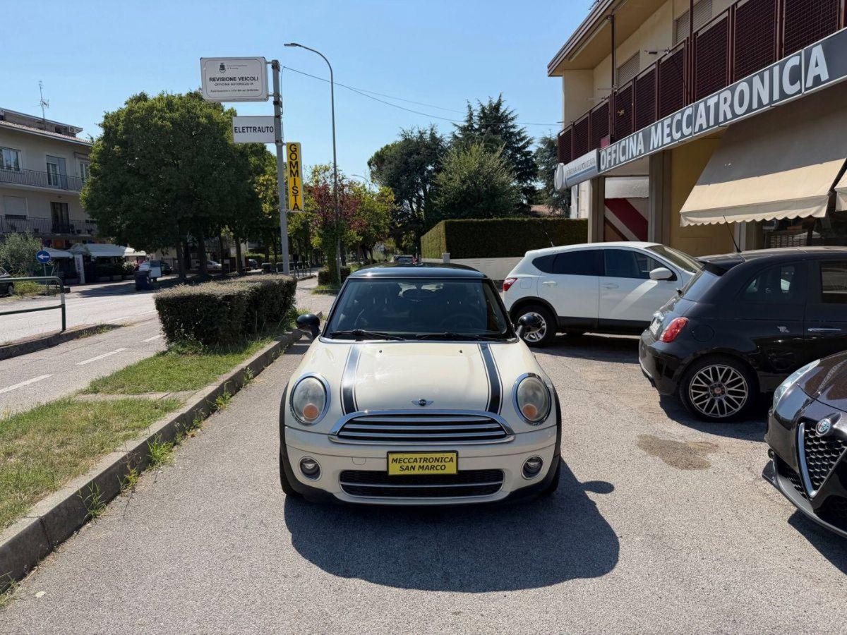 MINI Mini 1.6 16V Cooper D (2)
