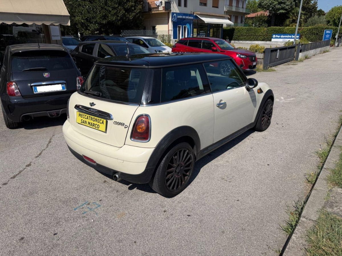 MINI Mini 1.6 16V Cooper D (4)
