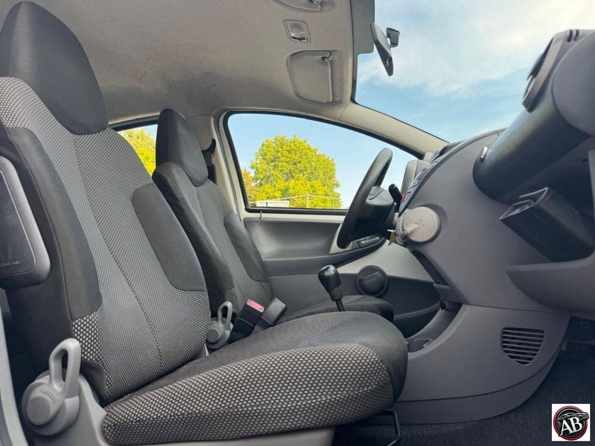 Toyota Aygo 1.0 12V VVT-i 5 porte Deep Ocean Connect MMT (10)
