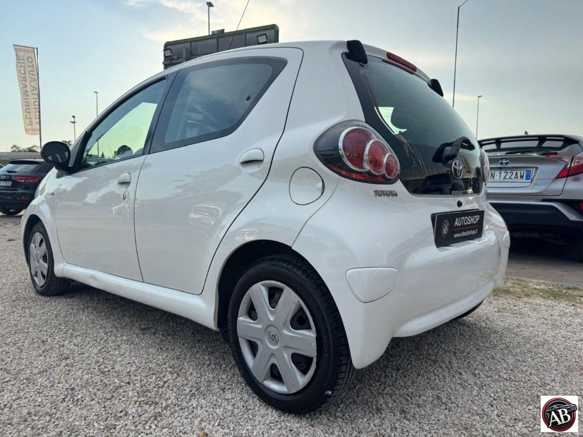 Toyota Aygo 1.0 12V VVT-i 5 porte Deep Ocean Connect MMT (14)