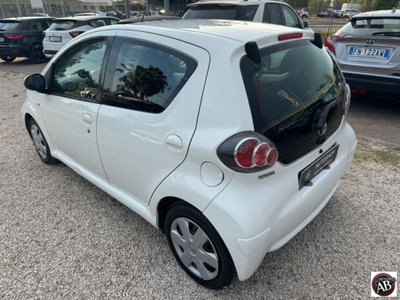 Toyota Aygo 1.0 12V VVT-i 5 porte Deep Ocean Connect MMT (4)
