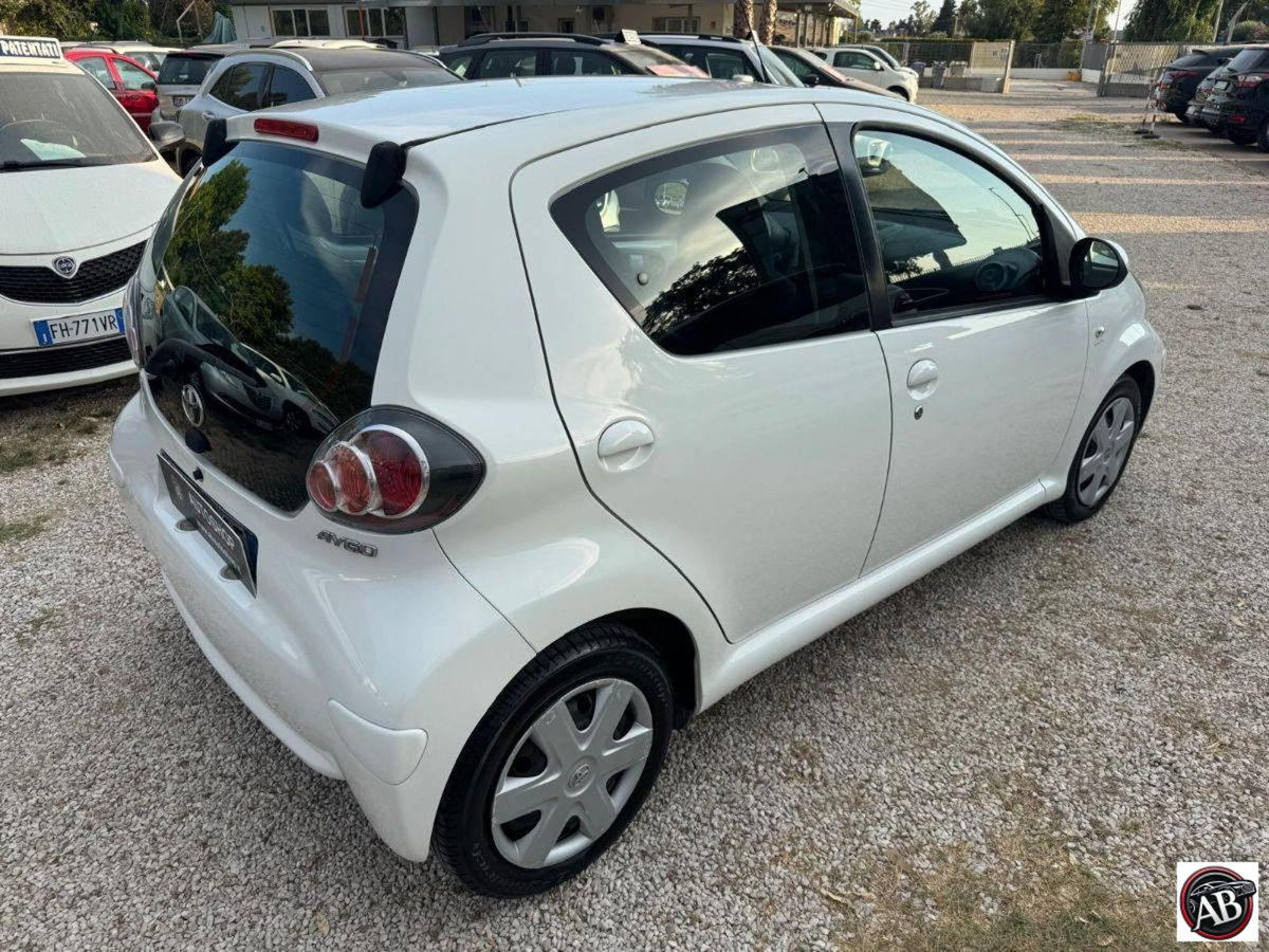 Toyota Aygo 1.0 12V VVT-i 5 porte Deep Ocean Connect MMT (6)