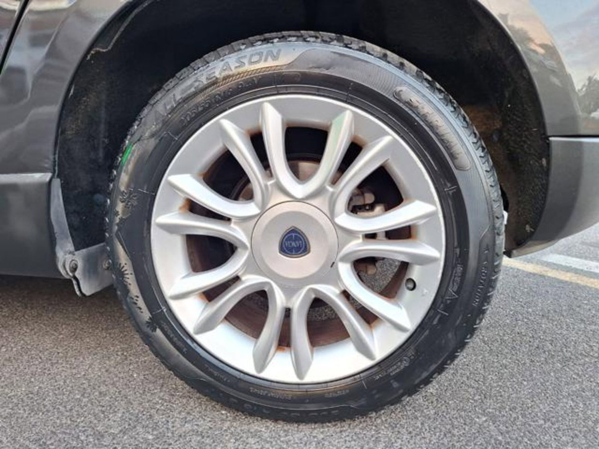 Lancia Delta 1.6 MJT DPF Gold (9)