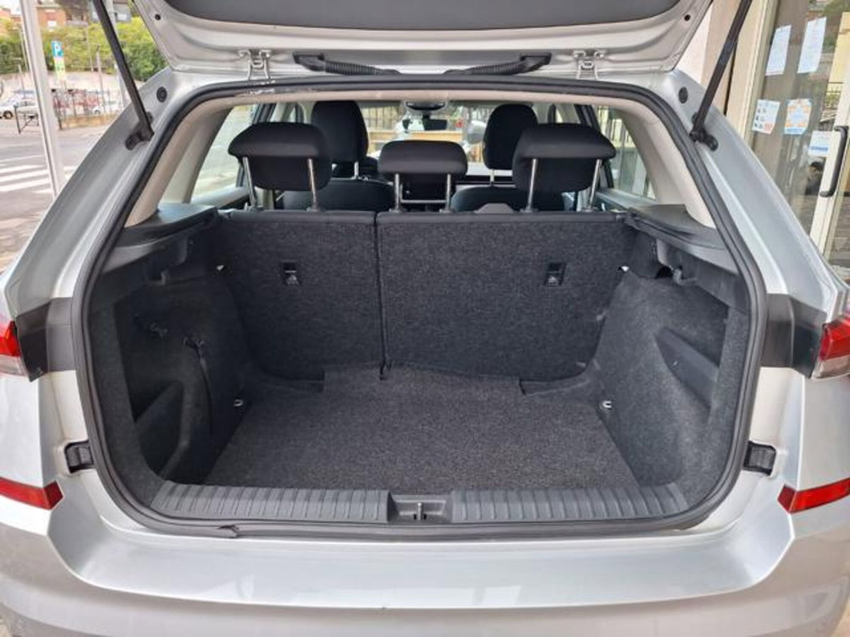 Skoda Kamiq 1.0 TSI 110 CV Dark Shade (11)