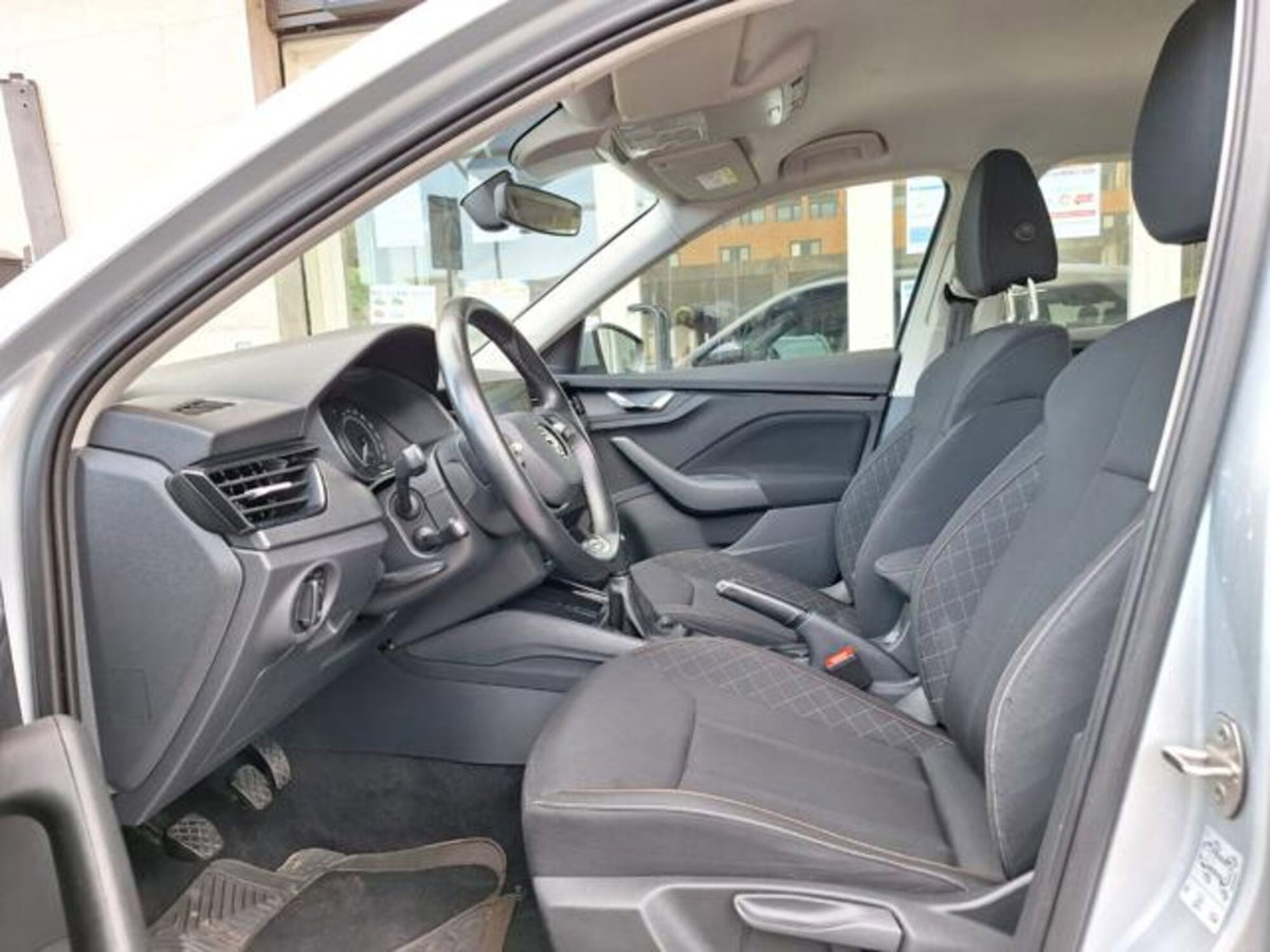 Skoda Kamiq 1.0 TSI 110 CV Dark Shade (19)
