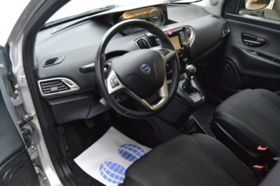 Lancia Ypsilon 1.0 FireFly 5 porte S&S Hybrid Ecochic Gold (10)