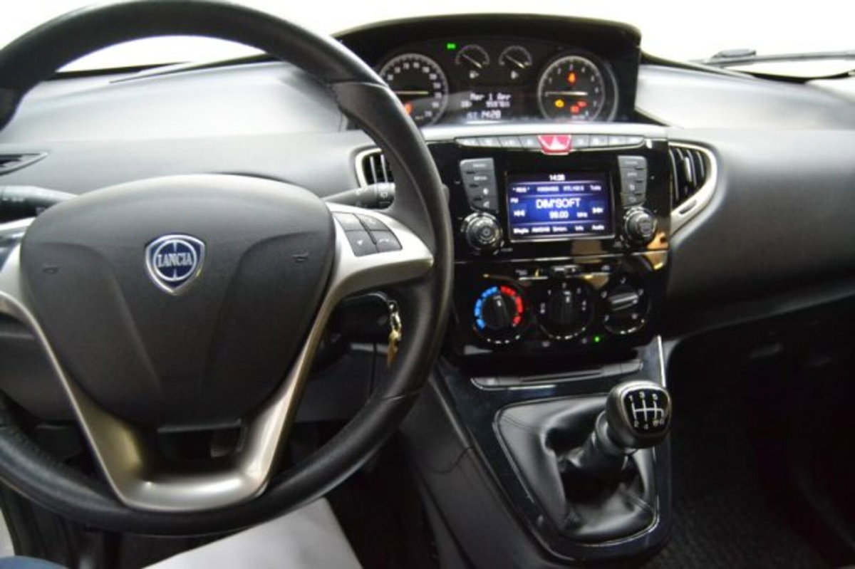 Lancia Ypsilon 1.0 FireFly 5 porte S&S Hybrid Ecochic Gold (13)