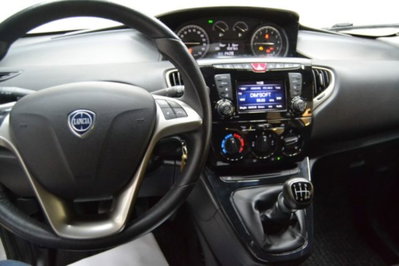 Lancia Ypsilon 1.0 FireFly 5 porte S&S Hybrid Ecochic Gold (13)