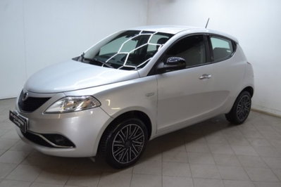 Lancia Ypsilon 1.0 FireFly 5 porte S&S Hybrid Ecochic Gold (2)