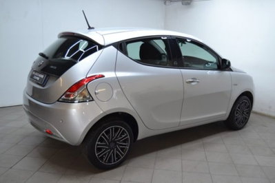 Lancia Ypsilon 1.0 FireFly 5 porte S&S Hybrid Ecochic Gold (4)