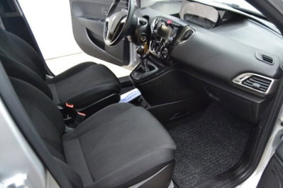 Lancia Ypsilon 1.0 FireFly 5 porte S&S Hybrid Ecochic Gold (7)