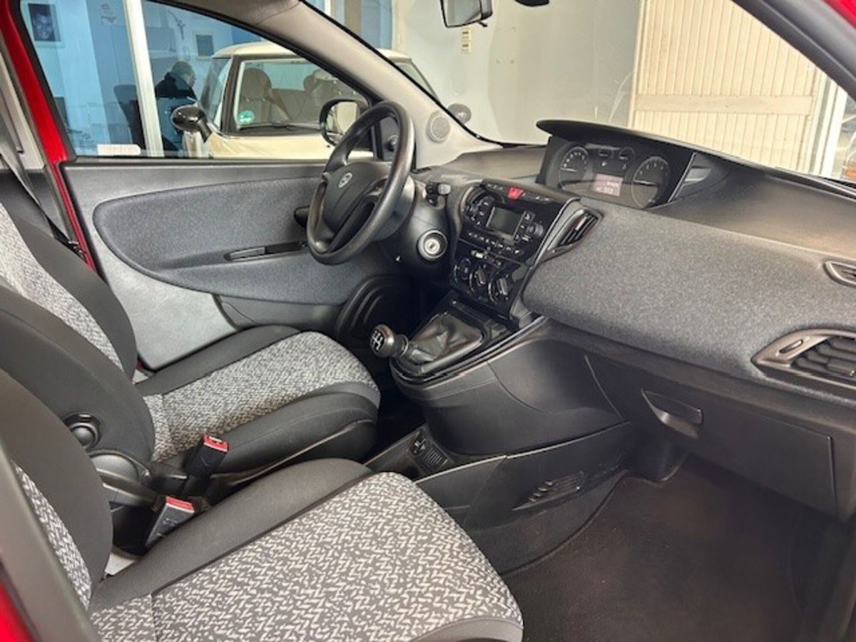 Lancia Ypsilon 1.2 69 CV 5 porte S&S Elefantino Blu (12)