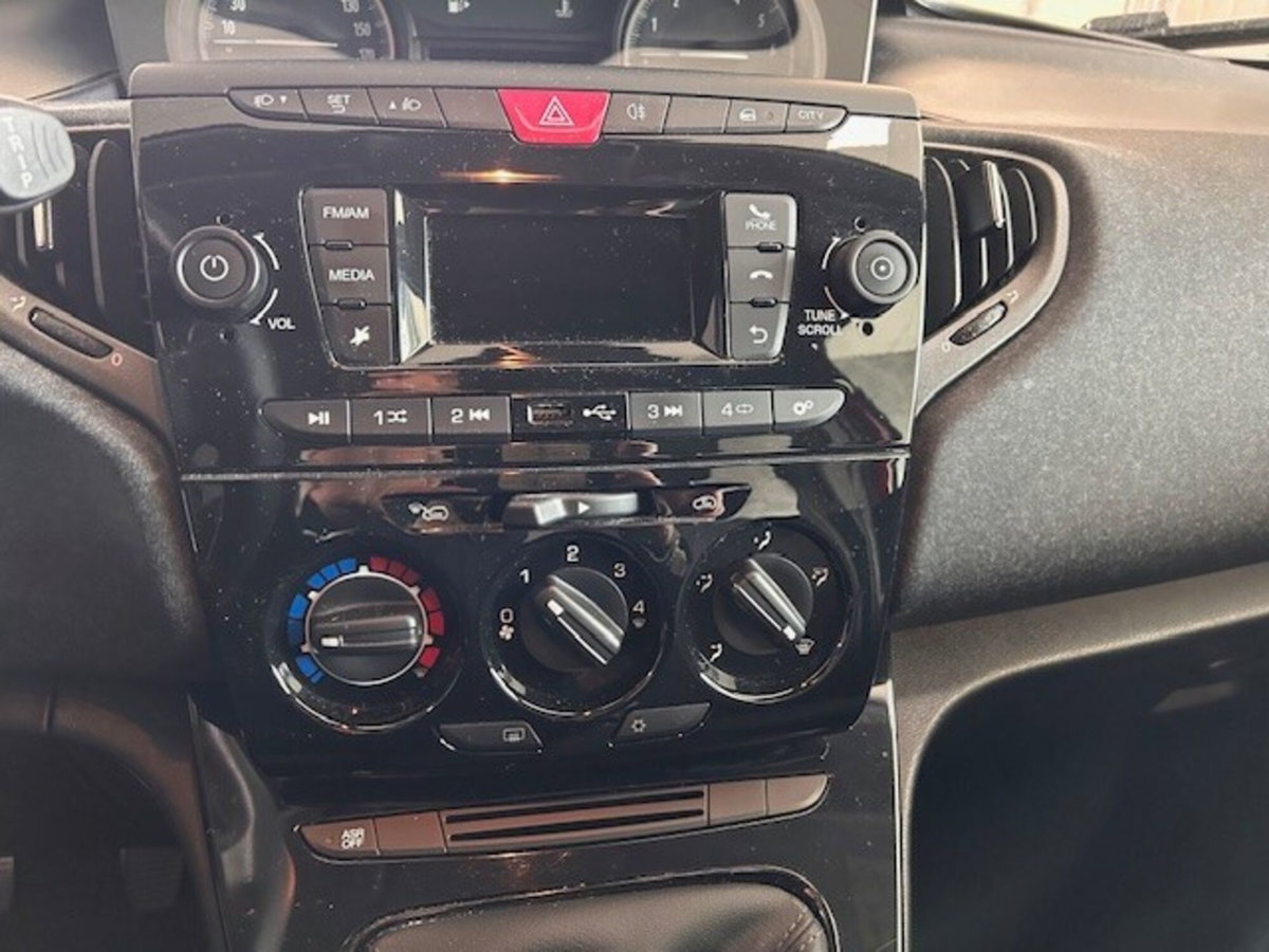 Lancia Ypsilon 1.2 69 CV 5 porte S&S Elefantino Blu (7)