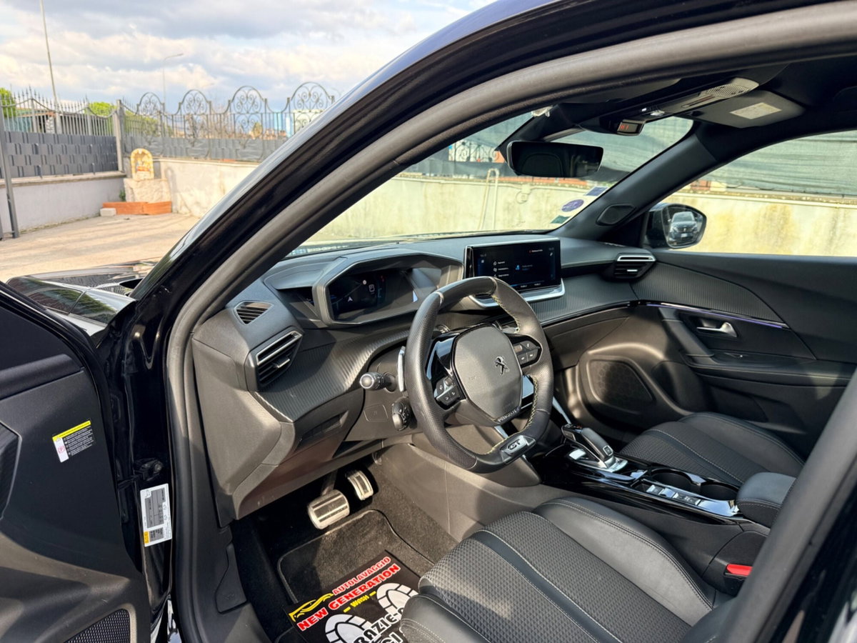 Peugeot 2008 PureTech 130 S&S EAT8 GT Pack (13)