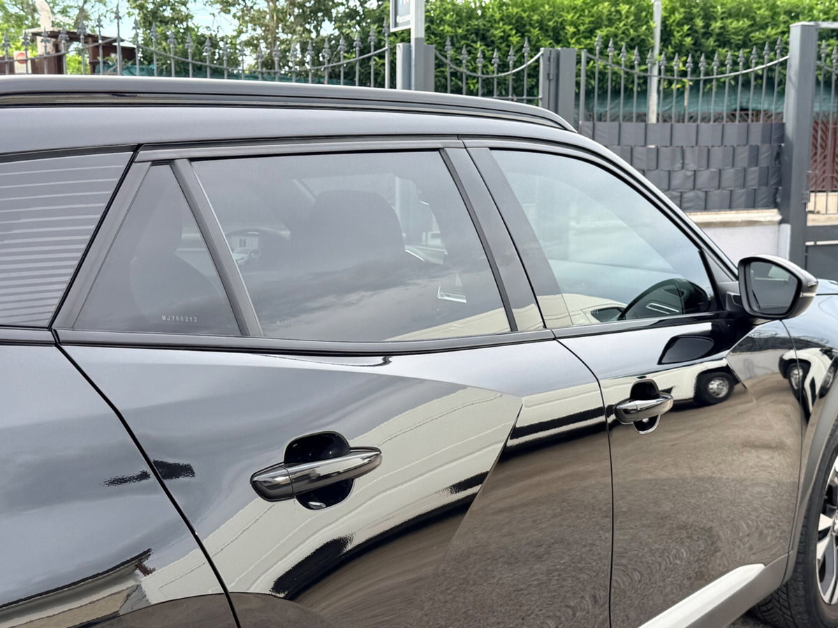 Peugeot 2008 PureTech 130 S&S EAT8 GT Pack (8)