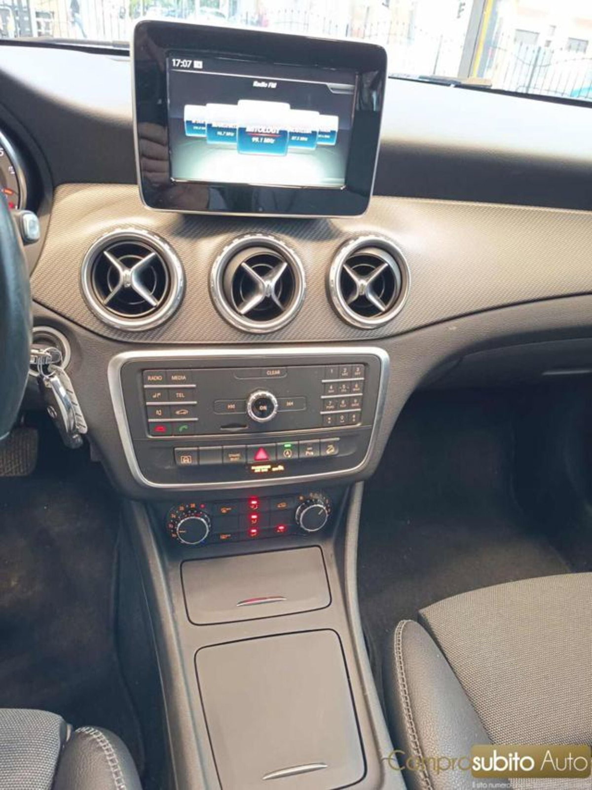 Mercedes-Benz GLA SUV 200 d Automatic 4Matic Premium (13)