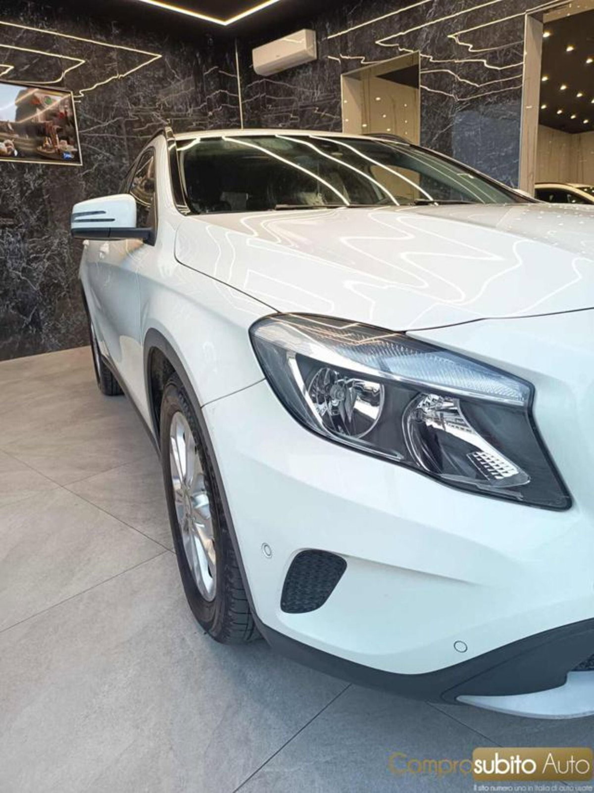 Mercedes-Benz GLA SUV 200 d Automatic 4Matic Premium (9)