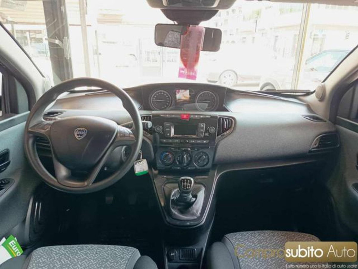 Lancia Ypsilon 1.0 FireFly 5 porte S&S Hybrid Gold Plus (9)