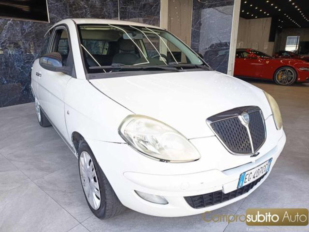 Lancia Ypsilon 1.2 69 CV Diva (2)