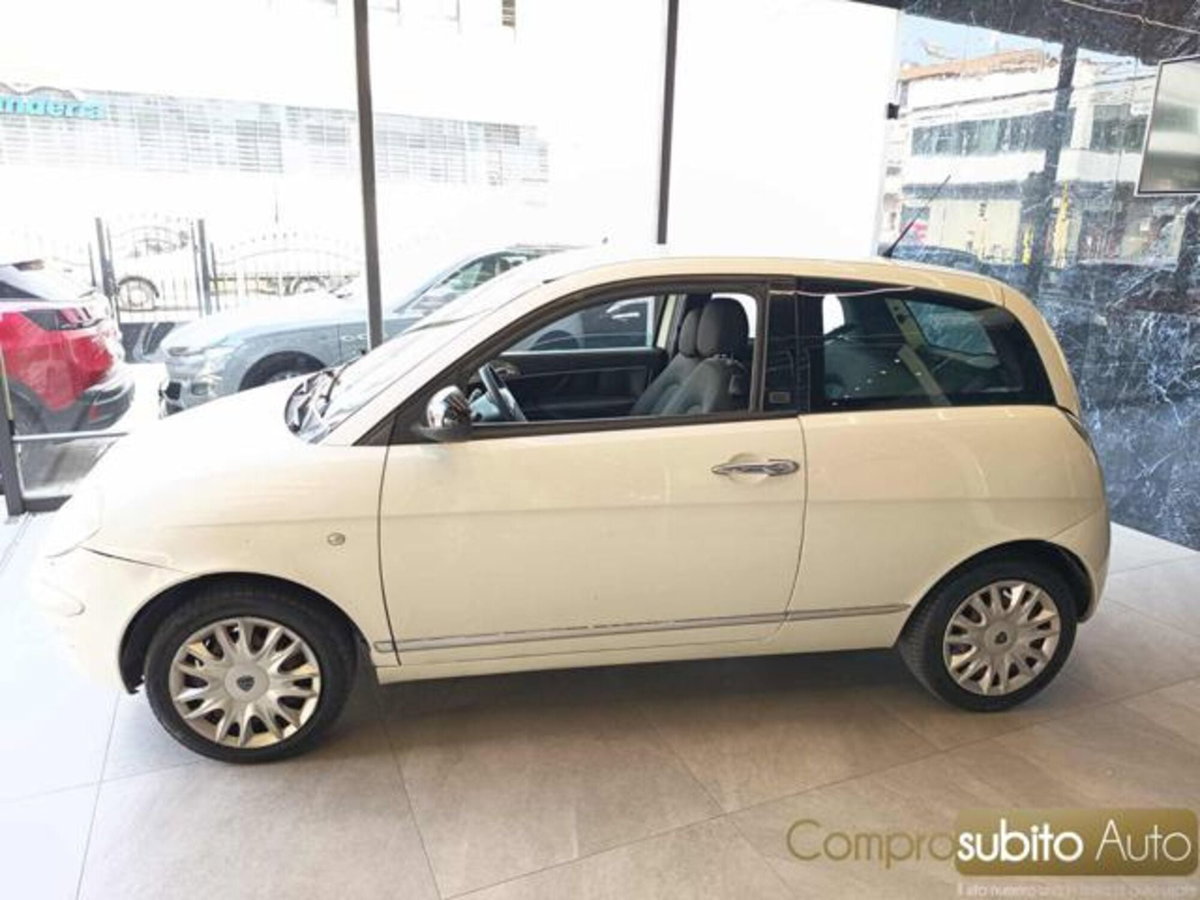 Lancia Ypsilon 1.2 69 CV Diva (4)