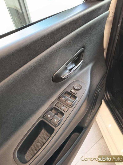 Lancia Ypsilon 1.3 MJT 75 CV Platino (19)