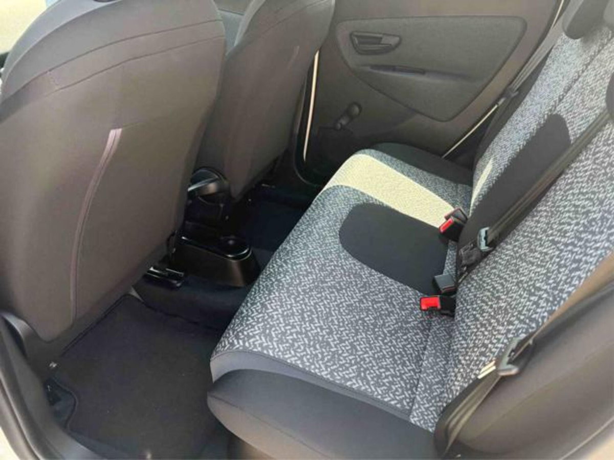 Lancia Ypsilon 1.0 FireFly 5 porte S&S Hybrid Ecochic Gold (11)