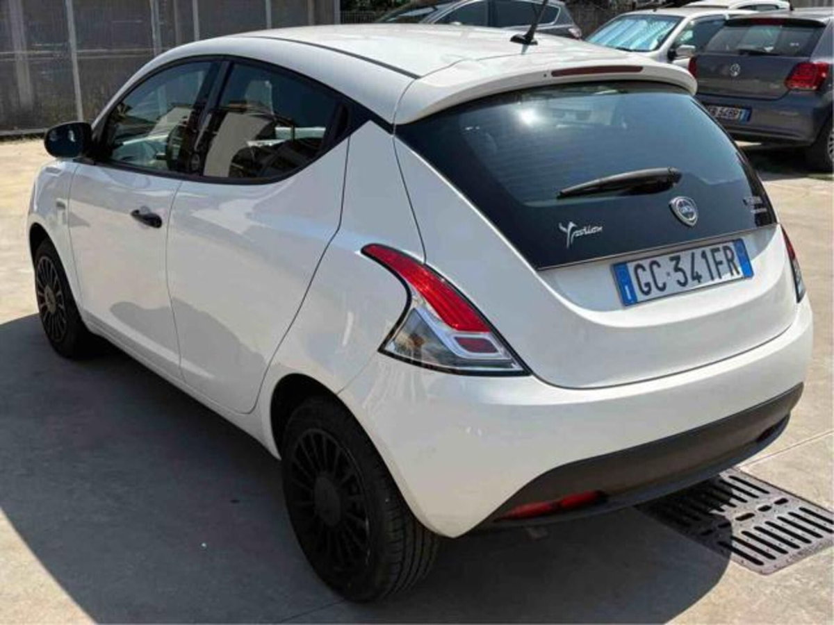 Lancia Ypsilon 1.0 FireFly 5 porte S&S Hybrid Ecochic Gold (3)