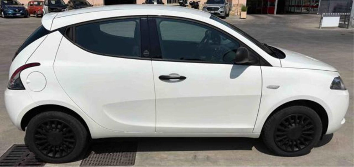 Lancia Ypsilon 1.0 FireFly 5 porte S&S Hybrid Ecochic Gold (6)