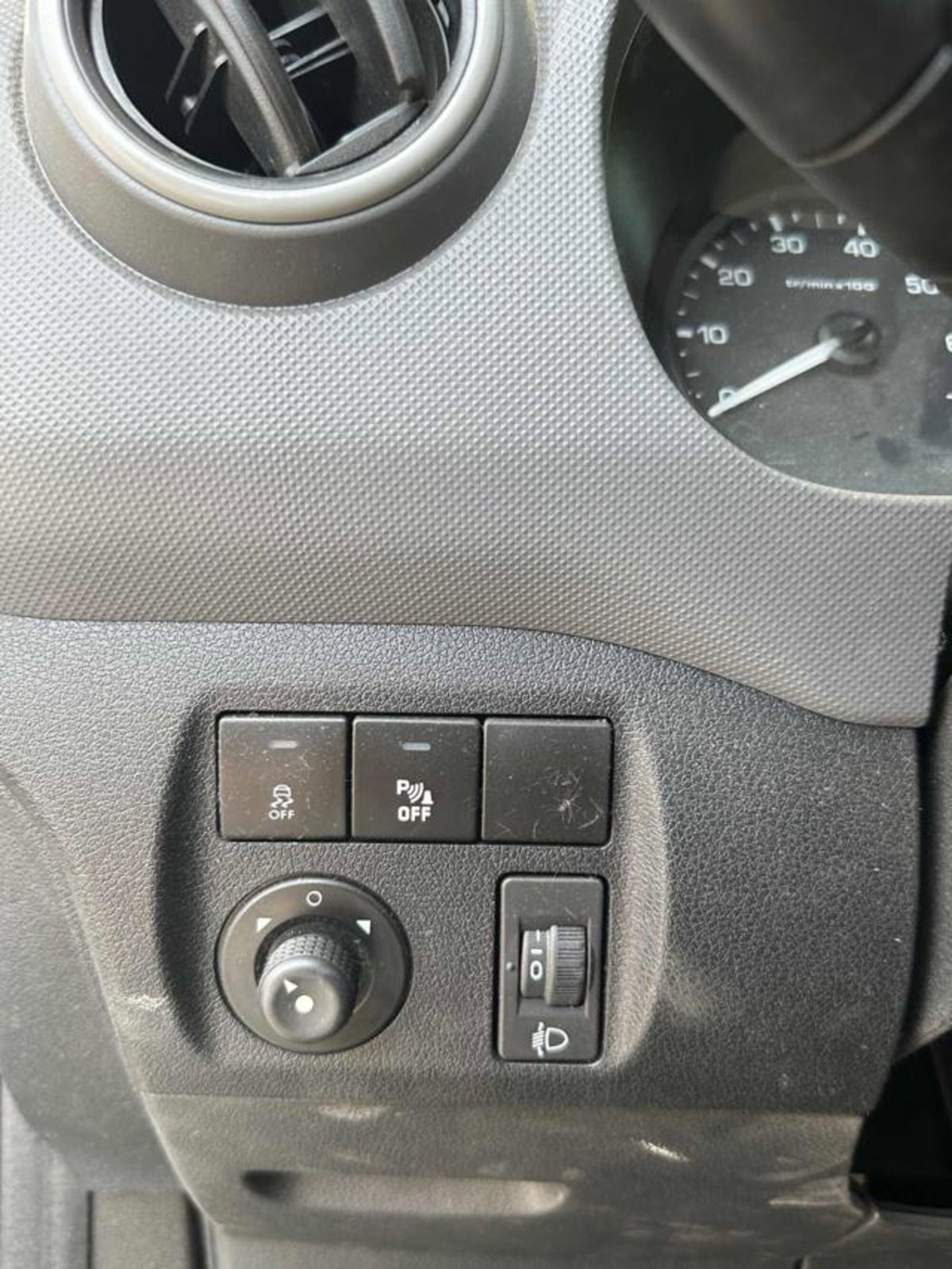 Citroen Berlingo Furgone BlueHDi 75 Van 3 posti Club L1 (8)