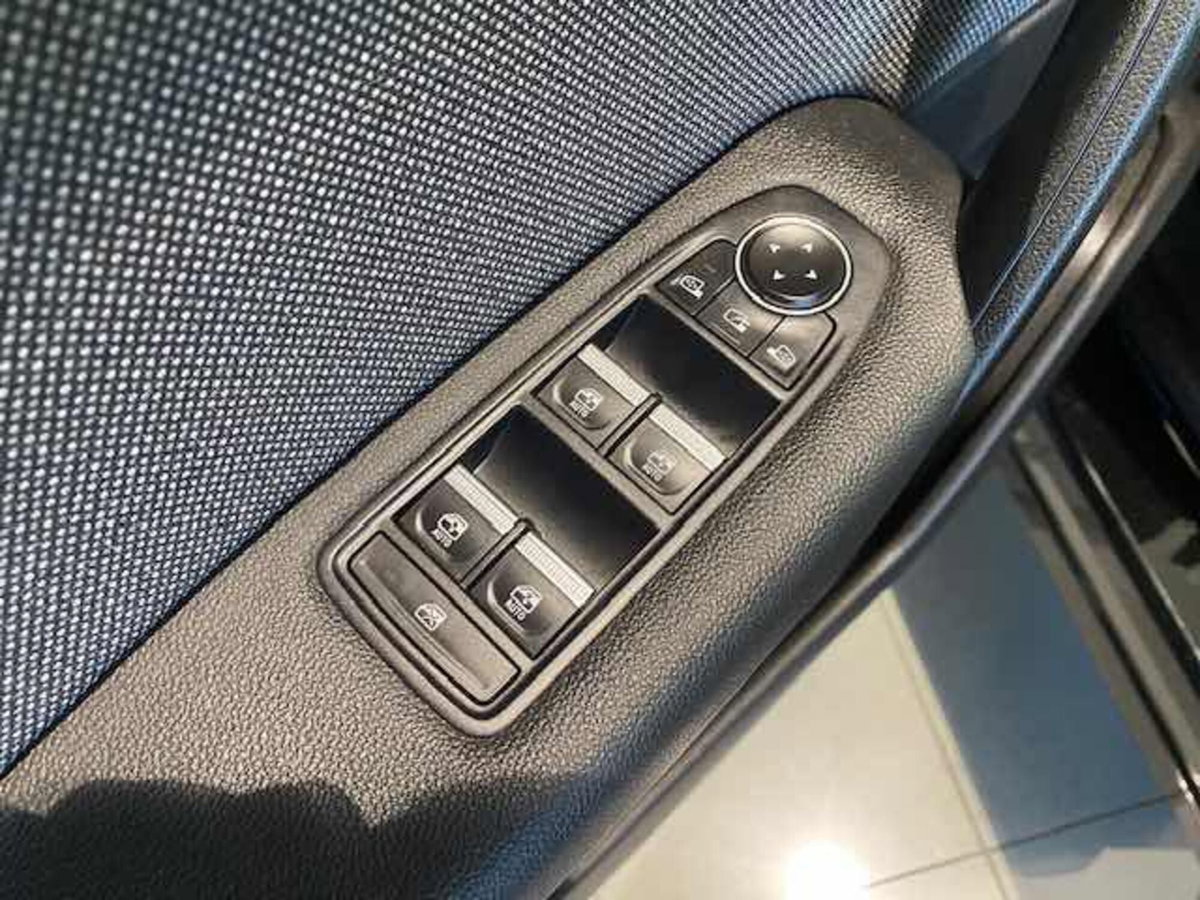 Renault Captur TCe 90 CV Techno (11)
