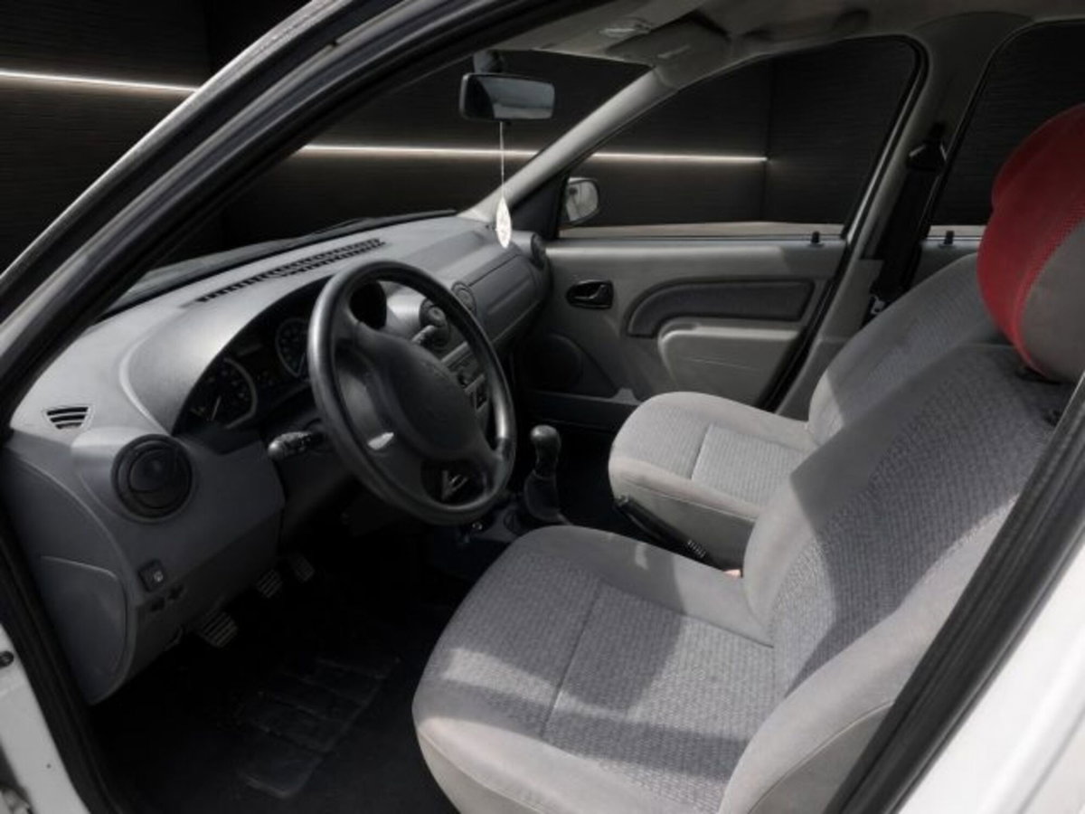 Dacia Logan 1.6 Lauréate (5)