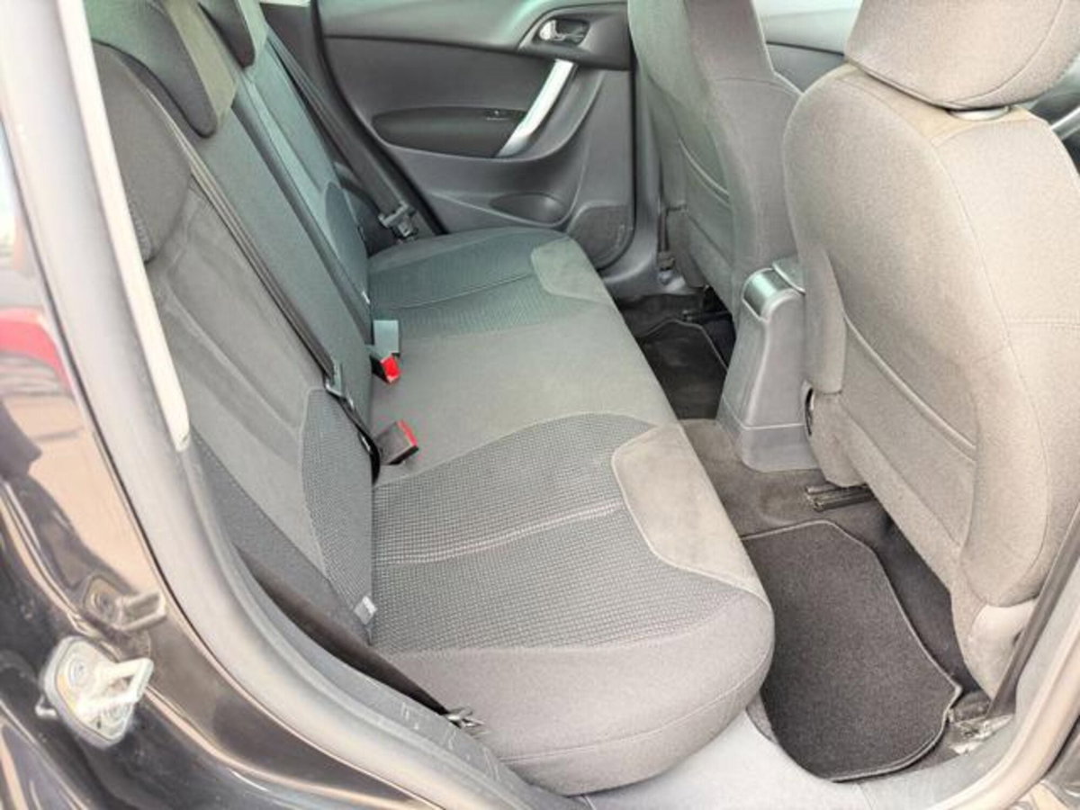 Citroen C3 1.4 HDi 70 Exclusive (8)